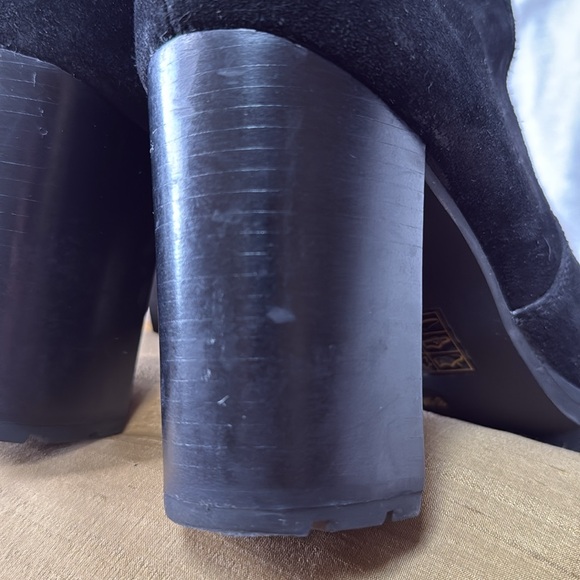 Tory Burch Sofia Lug Sole Black Suede Bootie size 8.5 - Picture 8 of 16